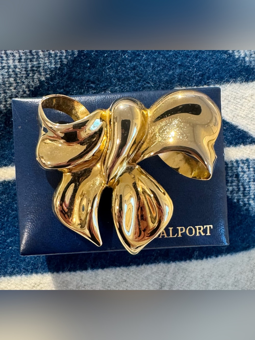Park Lane Shiny Gold Ribbon Brooch and Matching (Pierced) Earrings
